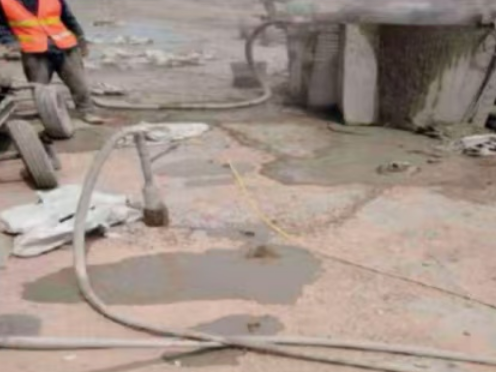 古交水泥混凝土路面板底注浆技术 路面脱空注浆整治方案