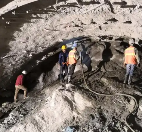 古交拱顶带模注浆料的施工流程及注意事项